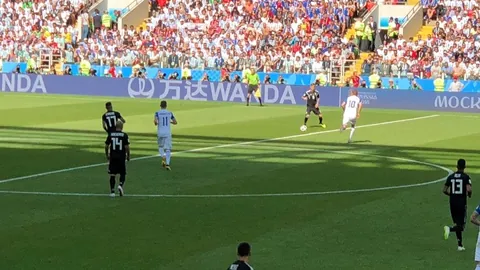 致敬传奇！亨德森进球瞬间，巧妙模仿“若塔手柄舞”庆祝风采