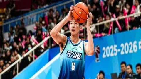 热刺球员转会风云录：范德芬领衔5将增值，西蒙斯等16星齐遭身价缩水！