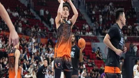 切尔西大胜阿斯顿维拉，卢卡库梅开二度，科瓦契奇送出关键助攻