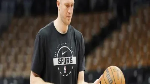 中国专机赴泰国接回被遣返的缅甸电诈园区人员